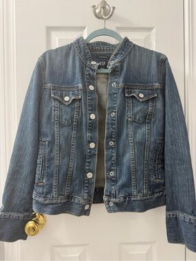 Vintage GAP Women’s Medium Blue Denim Collarless Jacket